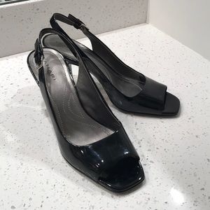 Sling back, peep toe patent leather Heels